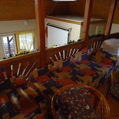 Czermann Panzio Es Etterem Hotel Oroszlany Ngoại thất bức ảnh