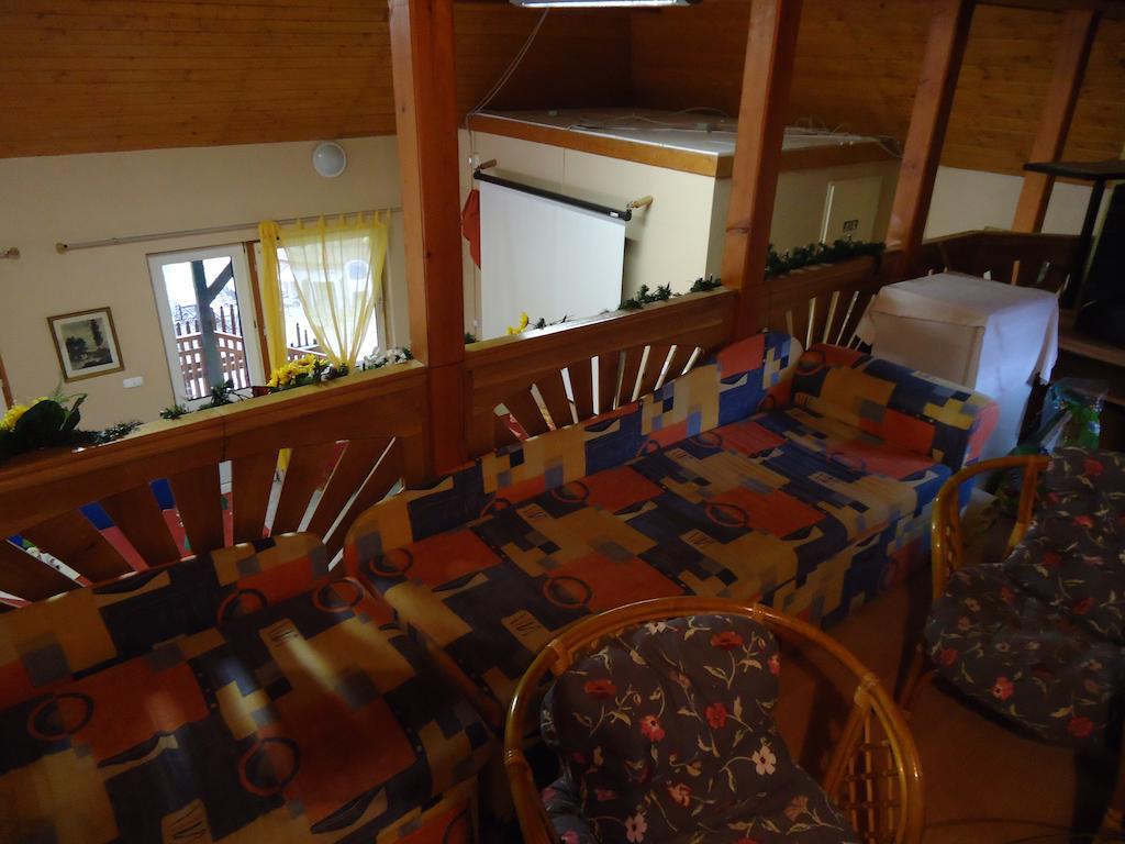 Czermann Panzio Es Etterem Hotel Oroszlany Ngoại thất bức ảnh
