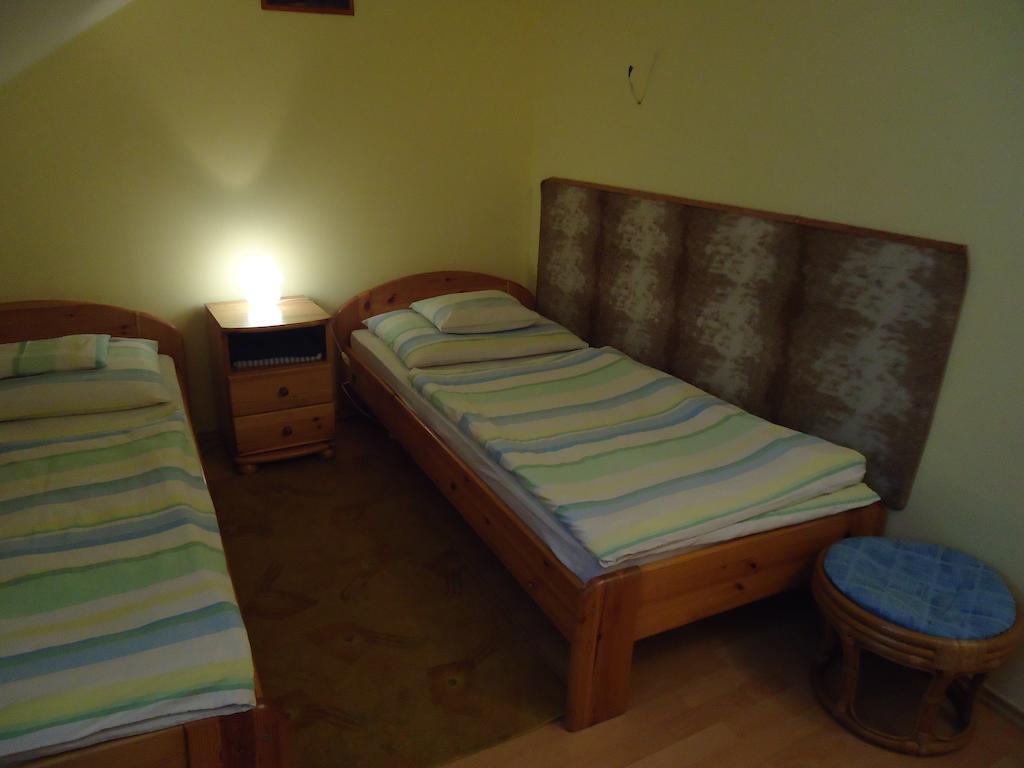 Czermann Panzio Es Etterem Hotel Oroszlany Ngoại thất bức ảnh